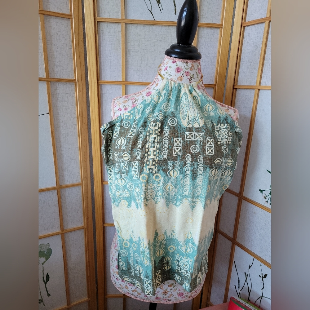 Energie top with gold neckband